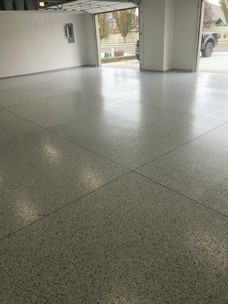 Flake epoxy floor in a workshop